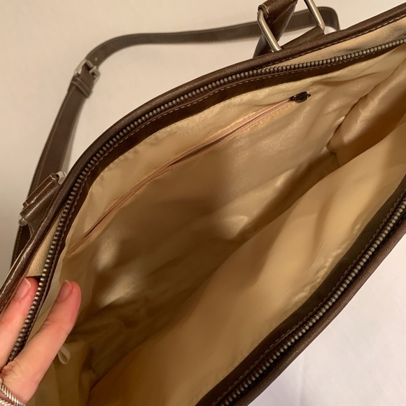 KITSON Messenger Bag - Picture 4 of 5